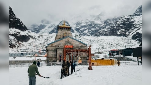 केदारनाथ धाम यात्रा 2026: बर्फ हटाने में जुटे ITBP और पुलिस जवान, युद्धस्तर पर चल रहा काम&nbsp;