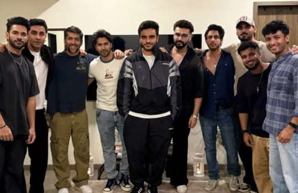 Count The Stars In This Viral Pic: Ranbir Kapoor, Aryan Khan And Others