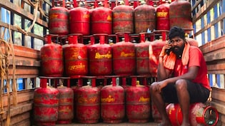 LPG Shortage: बिना eKYC कराए नहीं मिलेगा सिलेंडर, सभी ग्राहकों के लिए हुआ जरूरी, जान लें घर बैठे ई-केवाईसी का पूरा प्रोसेस
