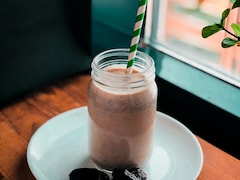 Soha Ali Khan Protein Smoothie Recipe: सोहा अली खान ने इंस्टाग्राम पर शेयर की अपनी रोज की हेल्दी स्मूदी रेसिपी, देती है 30-35 ग्राम प्रोटीन