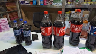 धार में एक्सपायरी कोल्ड ड्रिंक बेच रहा दुकानदार, शिकायत पर खाद्य विभाग ने की कार्रवाई