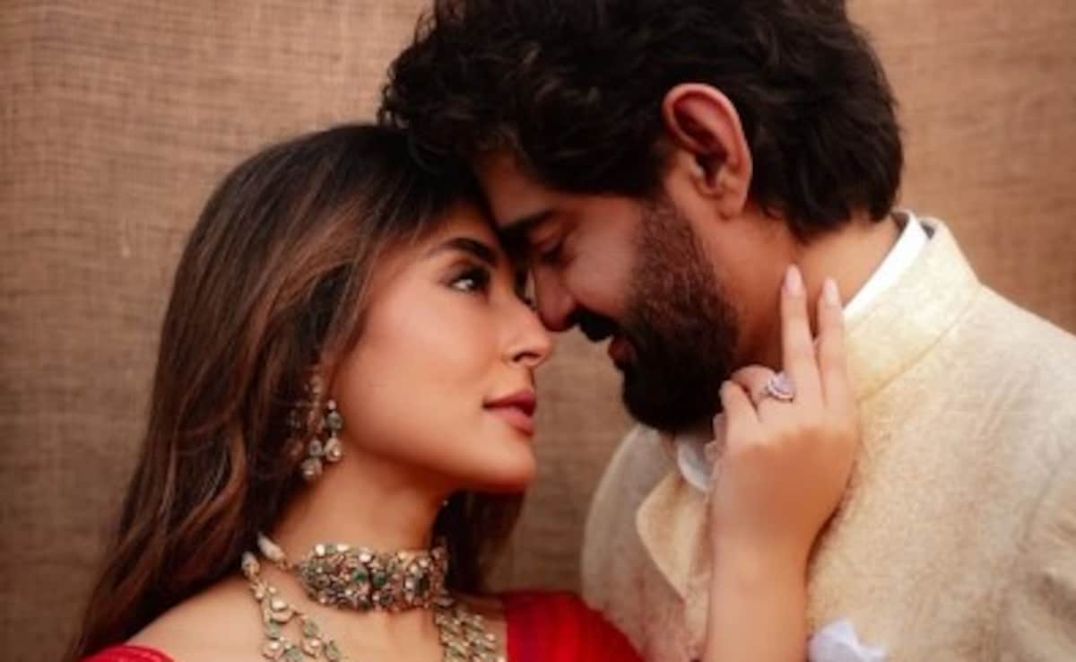 ना करोड़ों का होटल, ना हाईफाई सिक्यौरिटी, एक्ट्रेस और उसके पति ने घर की छत पर दी शादी की पार्टी