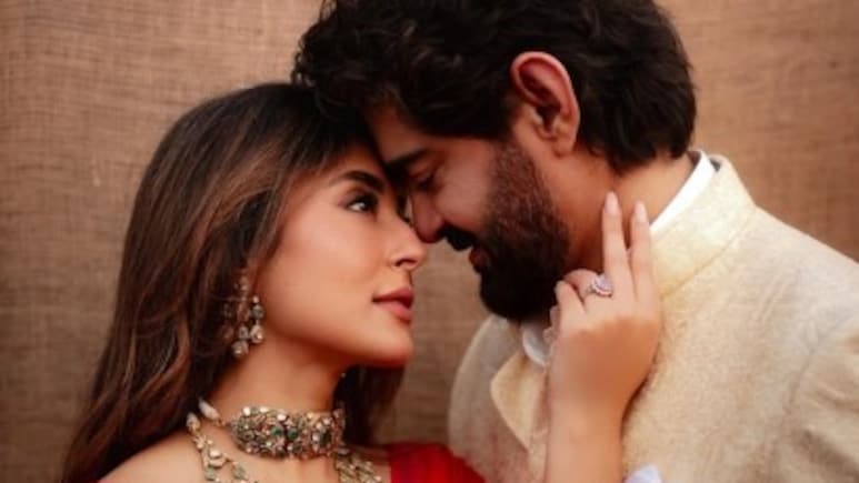 ना करोड़ों का होटल, ना हाईफाई सिक्योरिटी, एक्ट्रेस और उसके पति ने घर की छत पर दी शादी की पार्टी