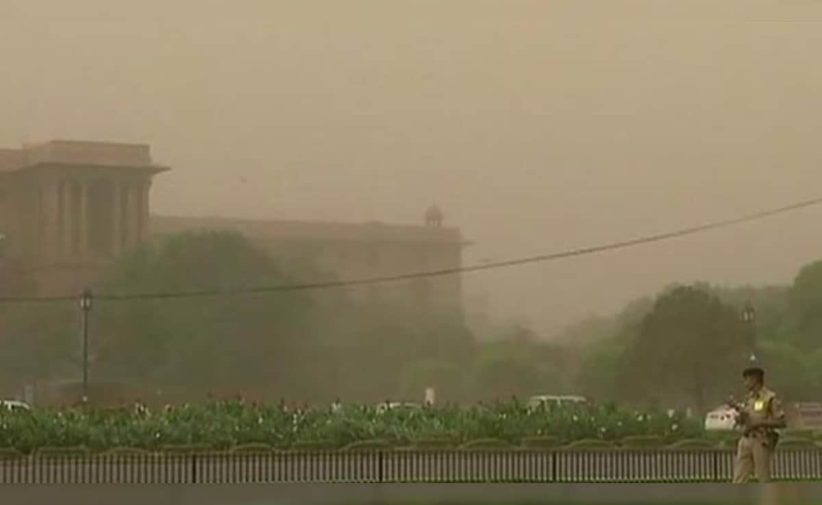 तेज आंधी ने अचानक बदला दिल्ली-NCR का मौसम, बारिश का भी अलर्ट, पढ़िए IMD का अपडेट