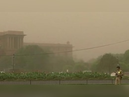 तेज आंधी ने अचानक बदला दिल्ली-NCR का मौसम, बारिश का भी अलर्ट, पढ़िए IMD का अपडेट