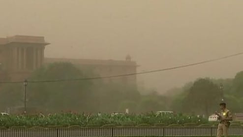 तेज आंधी ने अचानक बदला दिल्ली-NCR का मौसम, बारिश का भी अलर्ट, पढ़िए IMD का अपडेट