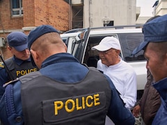 नेपाल के पूर्व प्रधानमंत्री ओली और पूर्व गृह मंत्री पांच दिन और हिरासत में रहेंगे