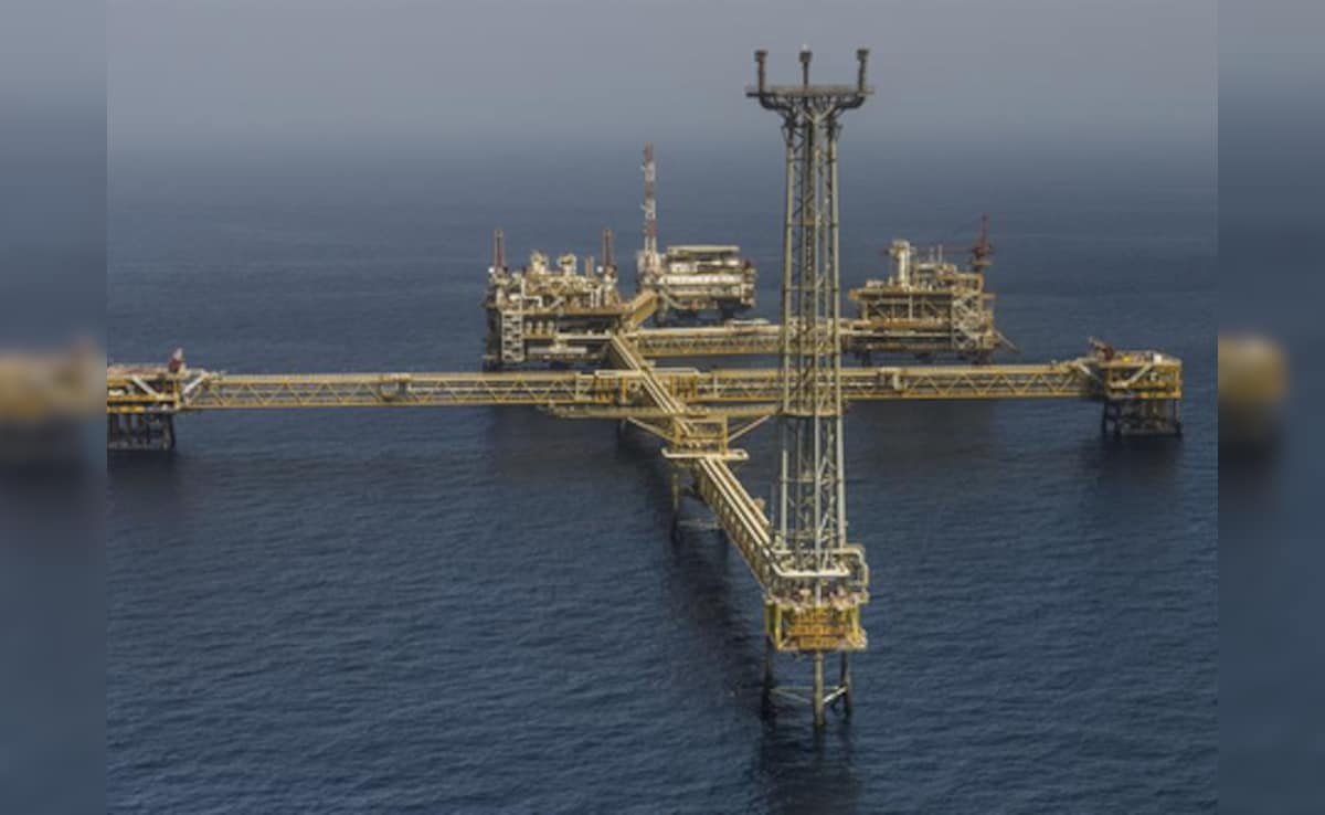 'युद्ध जारी रहा तो कच्चा तेल 150 डॉलर प्रति बैरल तक पहुंच जाएगा..' : कतर के ऊर्जा मंत्री की चेतावनी