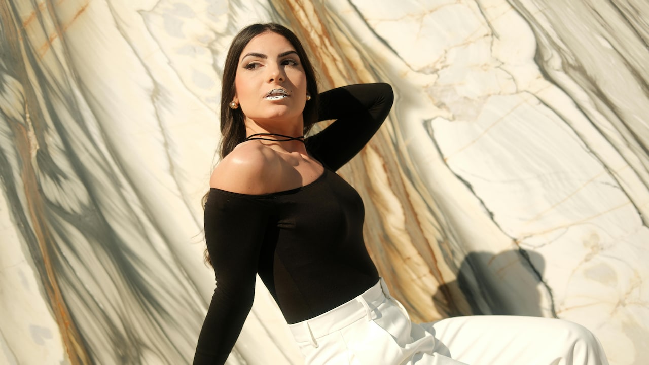 How To Style Asymmetric Tops Without Ruining Your Body Proportions How To Style Asymmetric Tops Without Ruining Your Body Proportions