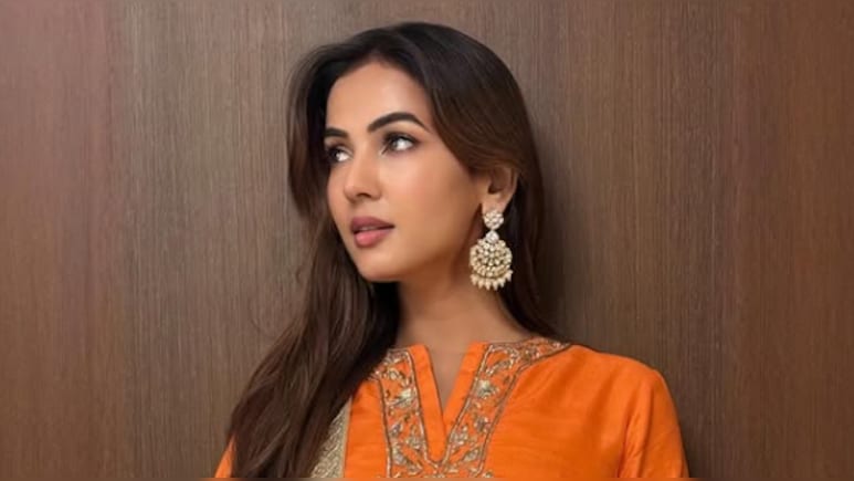 Sonal Chauhan Returns To India After Being Stranded In Dubai Amid Israel-Iran Conflict: "The Last Few Days Were Challenging"