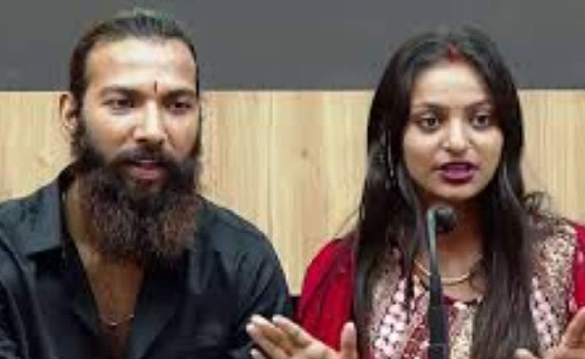 मोनालिसा की फैमिली संग लड़ाई पहुंची निचले स्तर पर, बोलीं- मां शराबी और पिता अय्याश