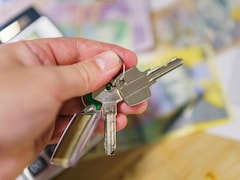 सिर्फ 3 EMI चूके और हाथ से गया 1.2 करोड़ का फ्लैट, बैंक ने 60 दिन में नीलाम किया घर! बेंगलुरु का किस्सा वायरल