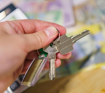 सिर्फ 3 EMI चूके और हाथ से गया 1.2 करोड़ का फ्लैट, बैंक ने 60 दिन में नीलाम किया घर! बेंगलुरु का किस्सा वायरल