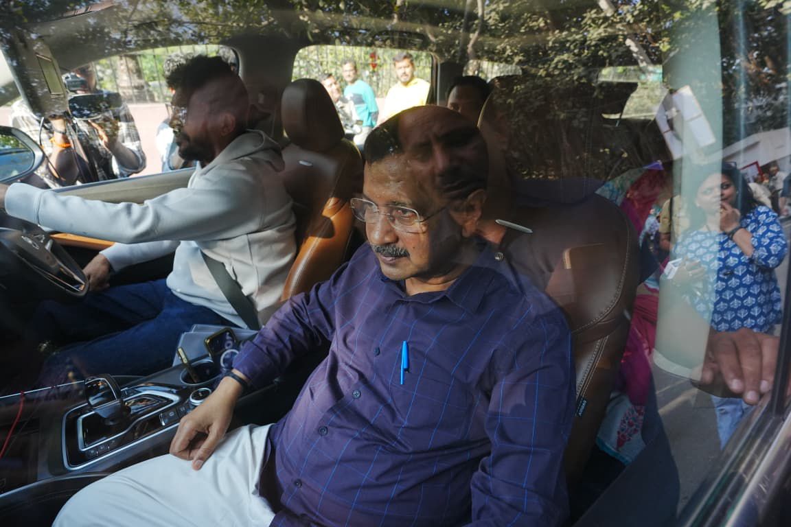 दिल्ली में सड़कें टूटी हैं, अस्पतालों में दवाइयां नहीं, लेकिन BJP को जनता के मुद्दों से मतलब नहीं : केजरीवाल