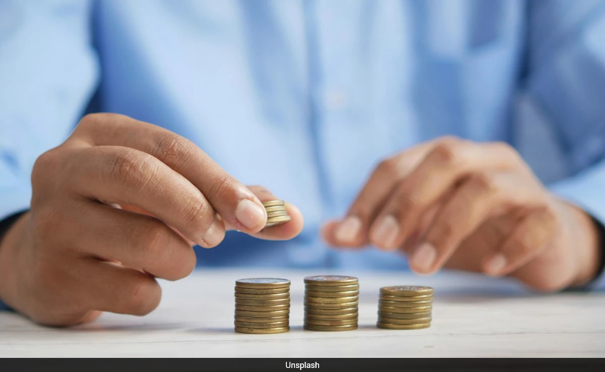 Got Rs 100 To Invest? Here's How To Split It Between Shares, Gold And FD