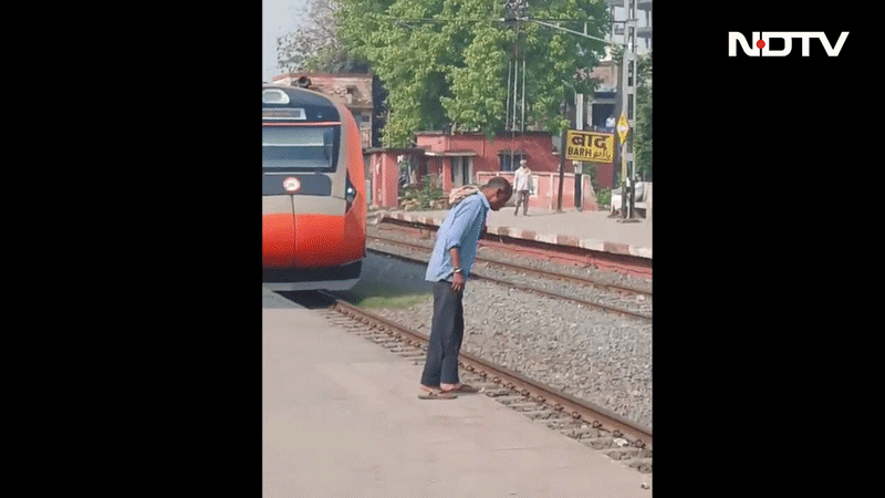 VIDEO: सामने से आ रही थी मौत, खैनी थूकने की गलती से चली गई जान, वंदे भारत बनी कातिल