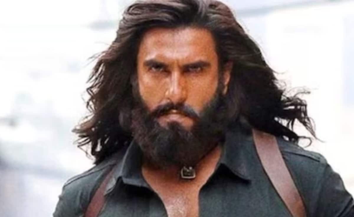 धुरंधर 2 को रिलीज से पहले देखने के लिए 3100 रुपये तक चुका रहे फैन्स, अब तक बिकीं एक लाख से ज्यादा टिकटें