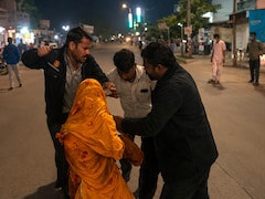 MP Police: बीच सड़क पर पुलिस वालों ने महिला के साथ की मारपीट,  वीडियो वायरल होने पर वर्दी के खिलाफ बढ़ा आक्रोश