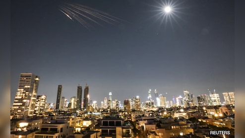 ईरान के पास बैलिस्टिक मिसाइलें अब 1000 से भी कम, ड्रोन हमले भी घटे... NDTV से बोले यूरेशिया ग्रुप अध्यक्ष