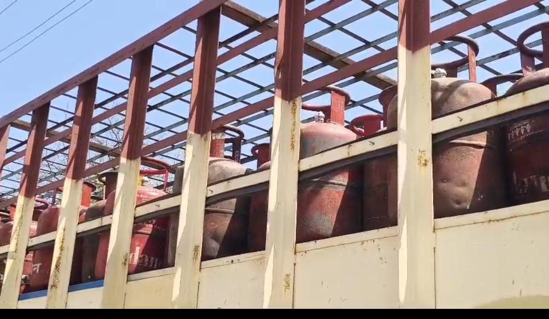 Bhopal LPG Crisis Long Queues and Illegal Cylinder Sales