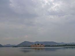 Rajasthan Rain: राजस्थान में बदला मौसम का मिजाज, रेगिस्तान में झमाझम बरसे बादल, जयपुर समेत कई हिस्सों में बूंदाबांदी जारी