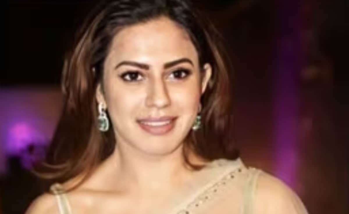 एक्ट्रेस अपने शरीर में छिपा कर लाती थी सोना, एक साल में की 127 किलो सोने की तस्करी, जानें कौन है रान्या राव