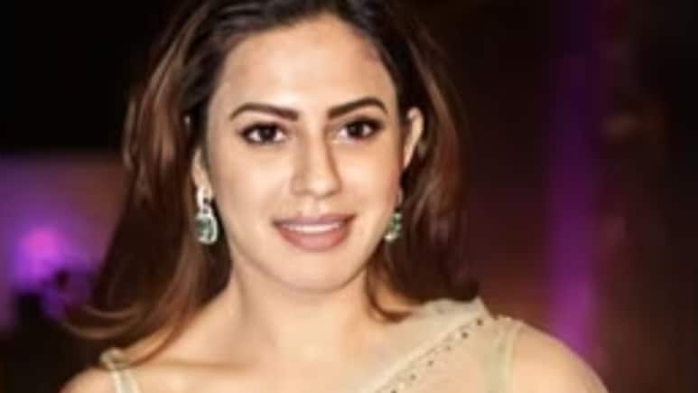 एक्ट्रेस अपने शरीर में छिपा कर लाती थी सोना, एक साल में की 127 किलो सोने की तस्करी, जानें कौन है रान्या राव