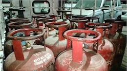 LPG Gas Crisis: गैस सिलेंडरों की कालाबाजारी पर पुलिस का शिकंजा, भोपाल और नीमच में बड़ी कार्रवाई