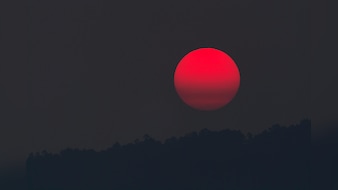 सुर्ख चांद से लेकर ग्रहों की नजदीकी तक...मार्च में आसमान दिखाएगा रहस्यमयी जलवा