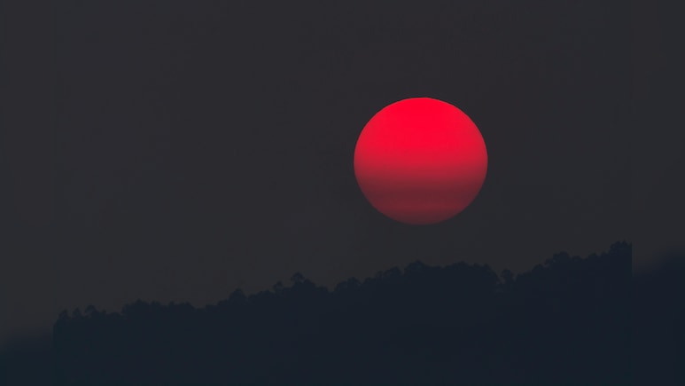 सुर्ख चांद से लेकर ग्रहों की नजदीकी तक...मार्च में आसमान दिखाएगा रहस्यमयी जलवा