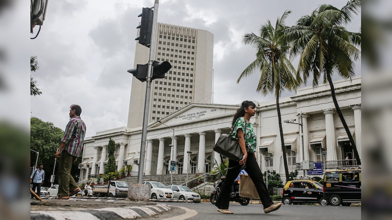 RBI Urged To Relax New FX Rules As $30 Billion Unwinding Looms