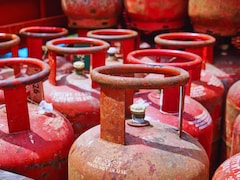 Amravati News : गॅस सिलिंडरसाठी राडा; नागरिकांनी सर्व सीमा ओलांडल्या, अधिकाऱ्यांच्या कारवाईदरम्यान भयंकर घडलं