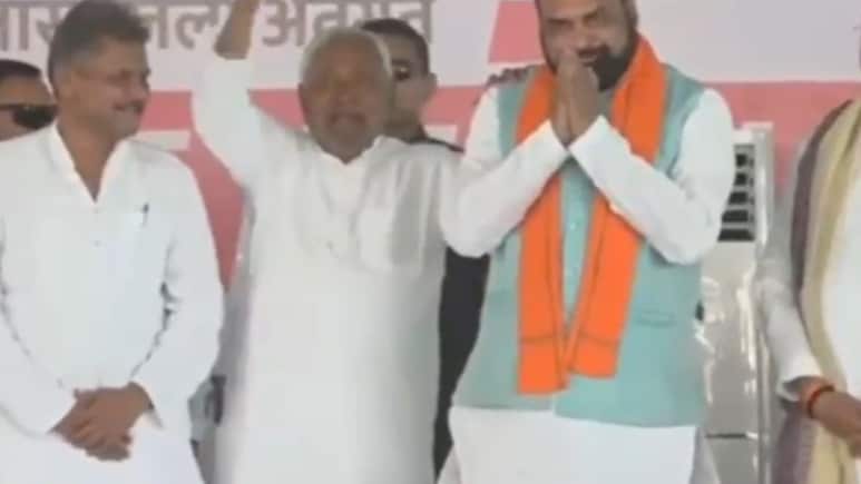 क्या नीतीश कुमार ने दे दिया राजनीतिक संकेत! सम्राट चौधरी के कंधे पर हाथ रखकर किया समर्थन का इशारा