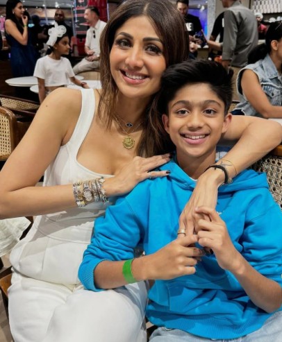 शिल्पा शेट्टी के बेटे के महंगे जूते, किसी फ्रेशर के सालाना पैकेज जितनी है कीमत