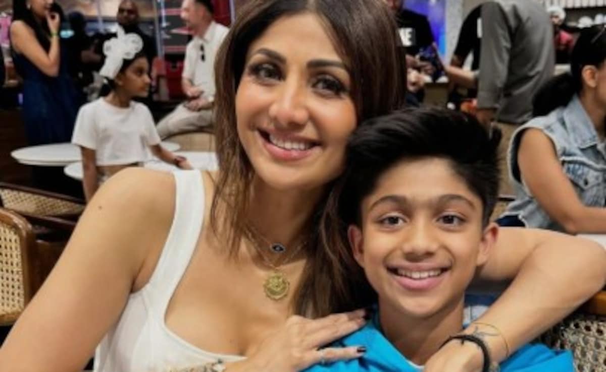 शिल्पा शेट्टी के बेटे के महंगे जूते, किसी फ्रेशर के सालाना पैकेज जितनी है कीमत