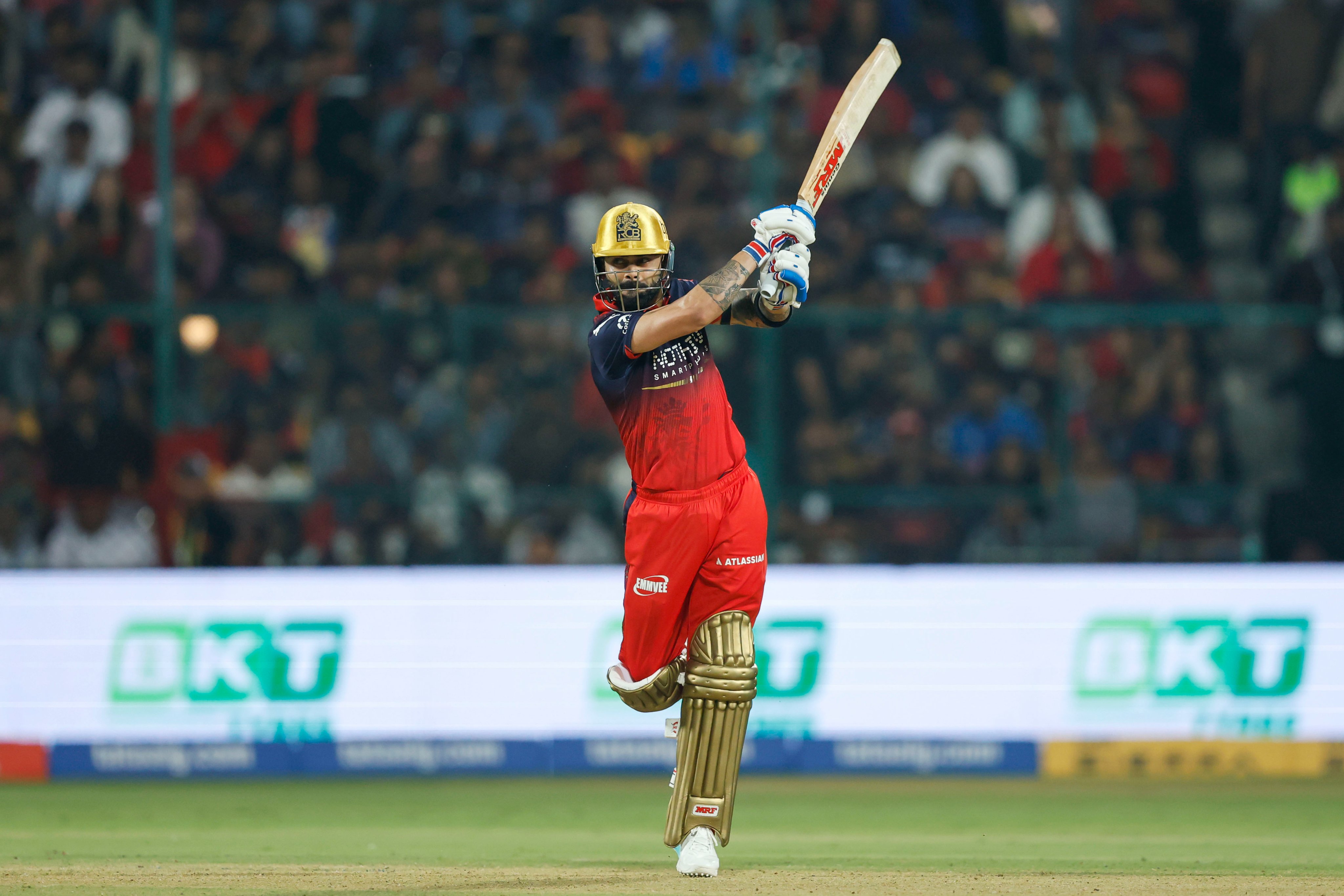 RCB vs SRH Live Score, IPL 2026:  जीत के करीब RCB, चिन्नास्वामी स्टेडियम में खुब चल रहा है कोहली का बल्ला