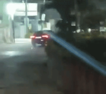 तेलंगाना में तेज रफ्तार स्कोडा कार ने मचाई दहशत, बाइक को कई मीटर तक घसीटा, उठती रही चिंगारियां