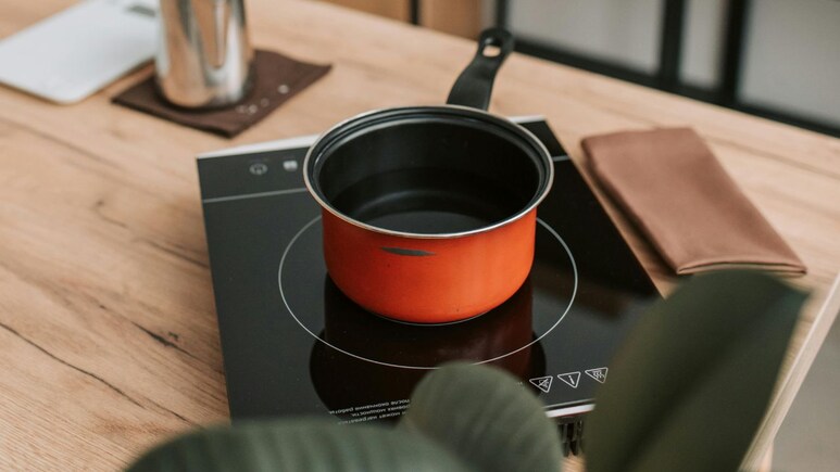 Induction Cooktop Under 2000: ये हैं बेस्ट फीचर्स वाले इंडक्शन जो खाना पकाना बनाएं आसान, तेज़ और सुरक्षित
