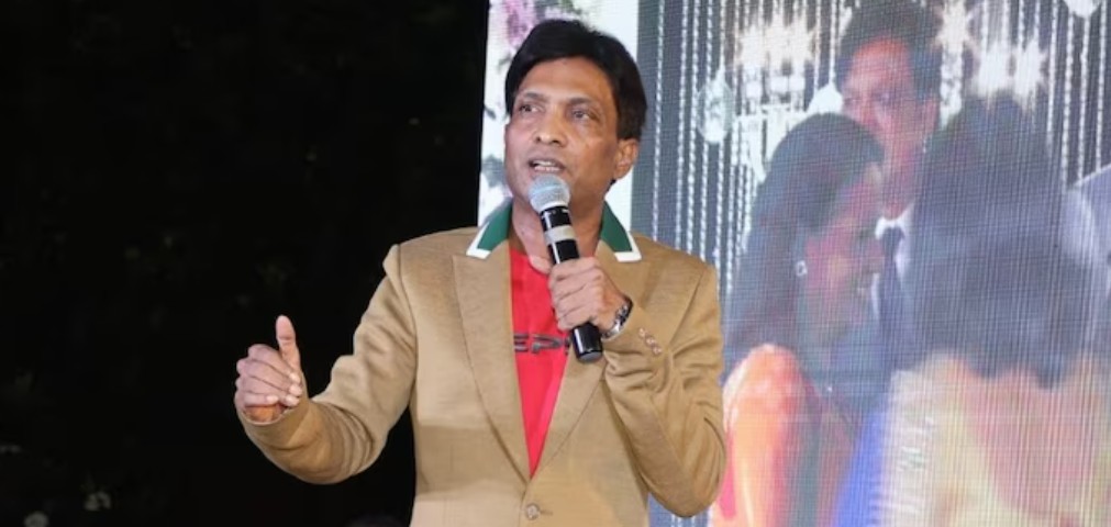कॉमेडियन सुनील पाल के साथ बदतमीजी! पहले स्टेज पर बुलाकर दिया गुलदस्ता फिर यूं किया अपमान