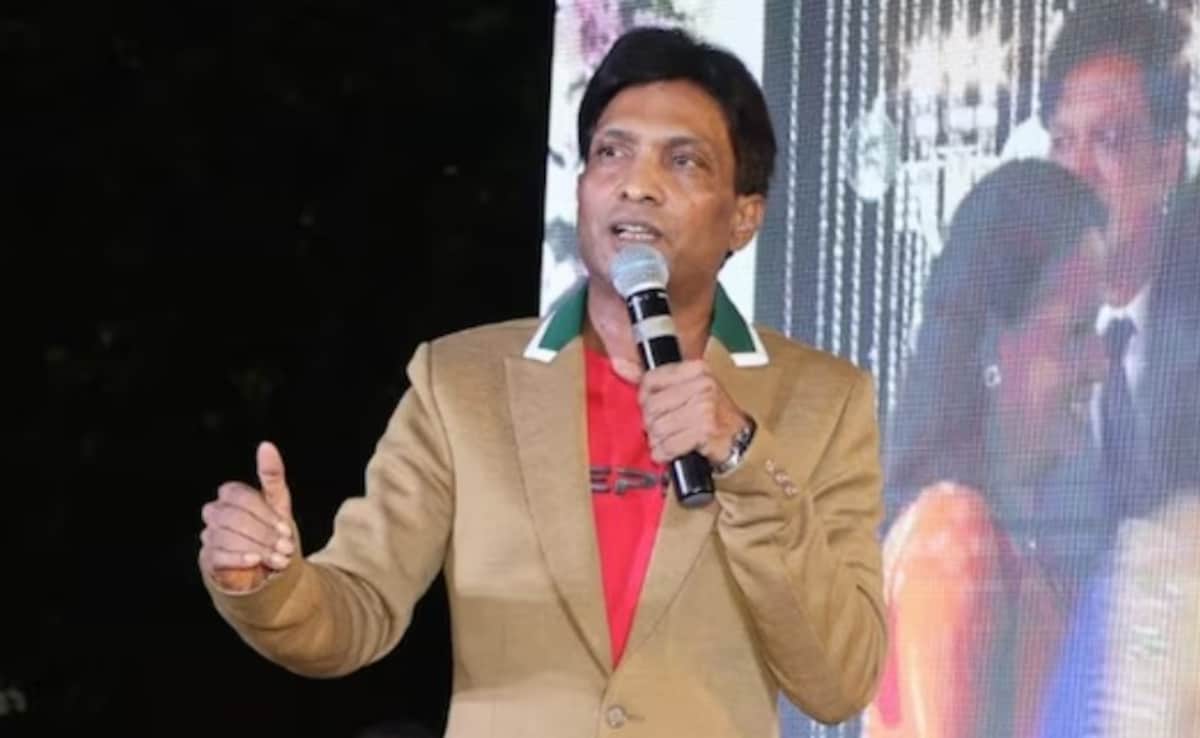 कॉमेडियन सुनील पाल के साथ बदतमीजी! पहले स्टेज पर बुलाकर दिया गुलदस्ता फिर यूं किया अपमान