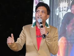 कॉमेडियन सुनील पाल के साथ बदतमीजी! पहले स्टेज पर बुलाकर दिया गुलदस्ता फिर यूं किया अपमान