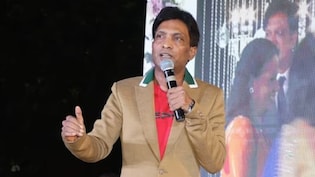 कॉमेडियन सुनील पाल के साथ बदतमीजी! पहले स्टेज पर बुलाकर दिया गुलदस्ता फिर यूं किया अपमान