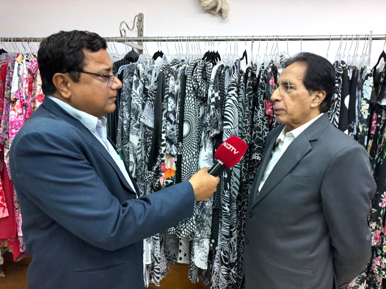 मिडिल ईस्ट जंग : बंदरगाहों पर फंसा हजारों करोड़ का सामान, टेक्सटाइल सेक्टर की थमी रफ्तार