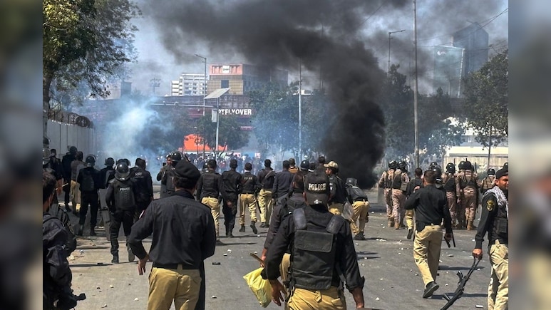 Nine Killed As Protesters Try To Storm US Consulate In Pakistan's Karachi city