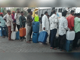 कोई ड्रम तो कोई टंकी लेकर पहुंचा, महाराष्ट्र में पेट्रोल पंप पर अजब मारामारी, वीडियो