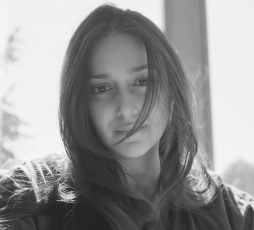 Ileana D'Cruz's Mother's Diary: A Grayscale Selfie During 3-Second Break from Baby Feeding