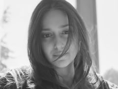 Ileana D'Cruz's Mother's Diary: A Grayscale Selfie During 3-Second Break from Baby Feeding