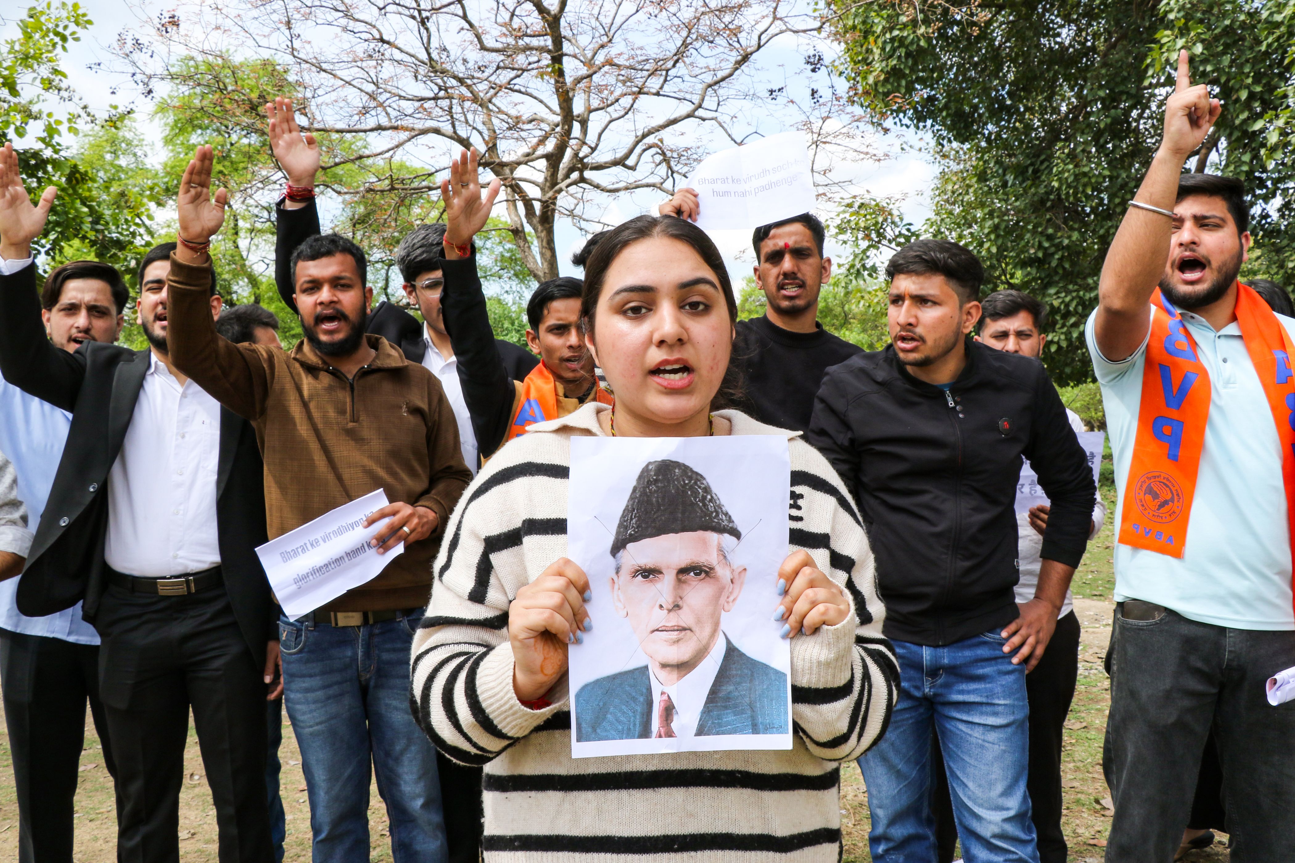 जिन्ना को सिलेबस से हटाया तो सावरकर को भी हटाओ-कांग्रेस, बढ़ता जा रहा जम्मू यूनिवर्सिटी का विवाद