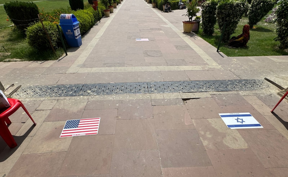 'ईद तभी मनाएंगे जब नेतन्याहू का भी वही हश्र हो'... लखनऊ में भीड़ ने अमेरिकी-इजरायली झंडों पर निकाला गुस्सा