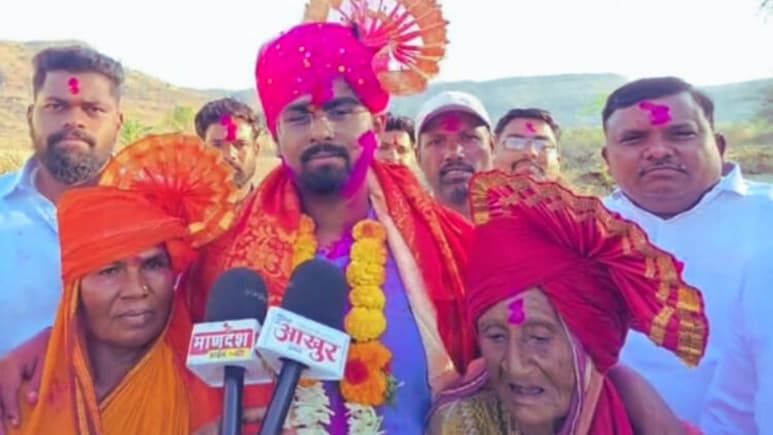 Sangli News : पुणे टाळलं, गावाजवळचं घेतले स्पर्धा परीक्षेचे धडे; ZP शाळेत शिकलेल्या प्रवीणने IPS चा शिखर गाठला